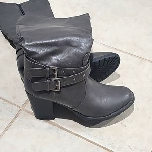 Sonona tall grey boots, EUC🎉🎊